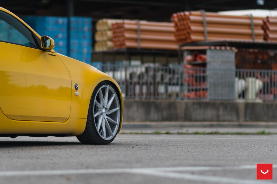 Детали экстерьера Nissan 350Z on Vossen Wheels (CVT) 2017 года  (фото 26 из 40)